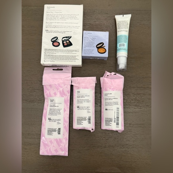 Lot Of 6‼️Laura Geller Makeup Lot, 3 Makeup Brushes, Foundation, Primer, Etc. - Picture 4 of 9